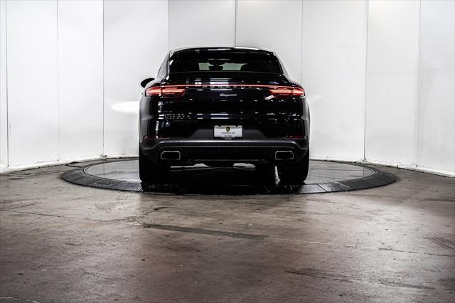 Photo of 2022 Jet Black Metallic Porsche Cayenne