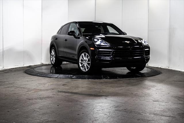 Photo of 2022 Jet Black Metallic Porsche Cayenne