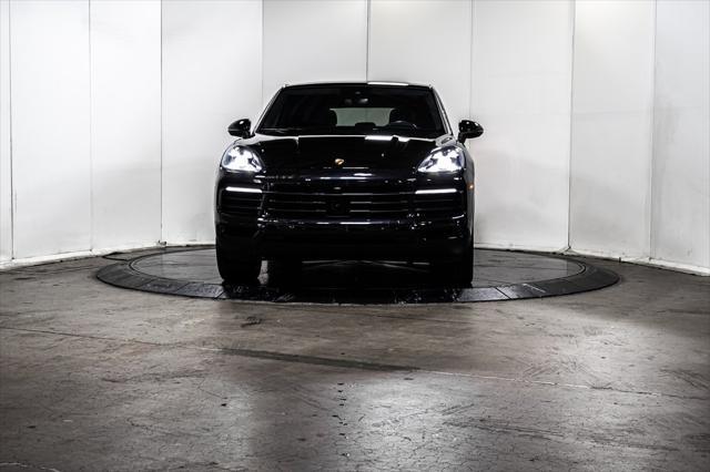 Photo of 2022 Jet Black Metallic Porsche Cayenne
