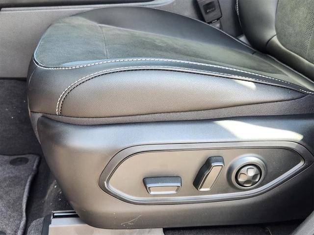 Photo of 2025 Metallic Jeep Grand Cherokee