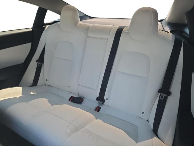 Photo of 2018 Silver Tesla Model 3