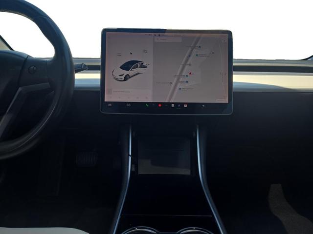 Photo of 2018 Silver Tesla Model 3