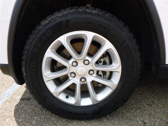 Photo of 2021 Bright White Clearcoat Jeep Grand Cherokee