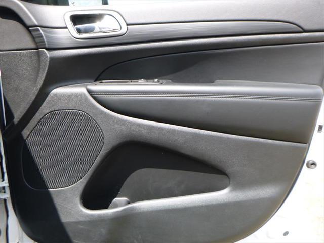 Photo of 2021 Bright White Clearcoat Jeep Grand Cherokee