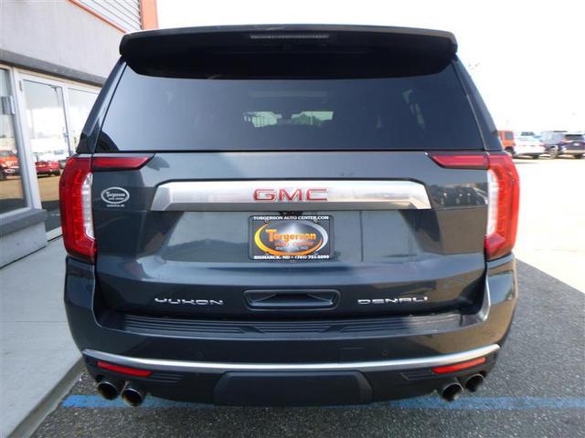 Photo of 2022 Hunter Metallic GMC Yukon XL