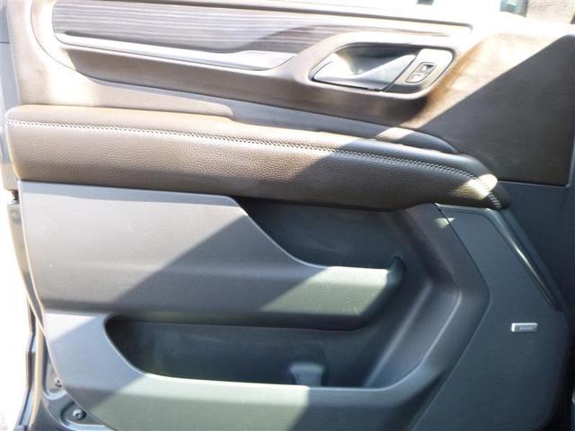 Photo of 2022 Hunter Metallic GMC Yukon XL