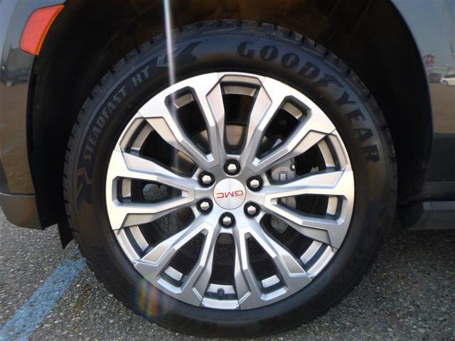 Photo of 2022 Hunter Metallic GMC Yukon XL