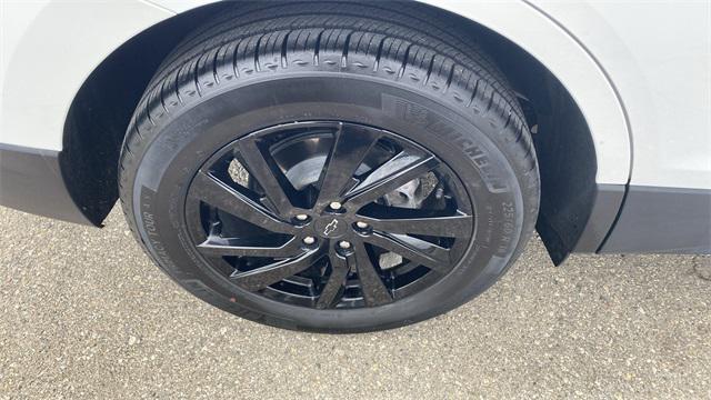 Photo of 2023 White Chevrolet Equinox