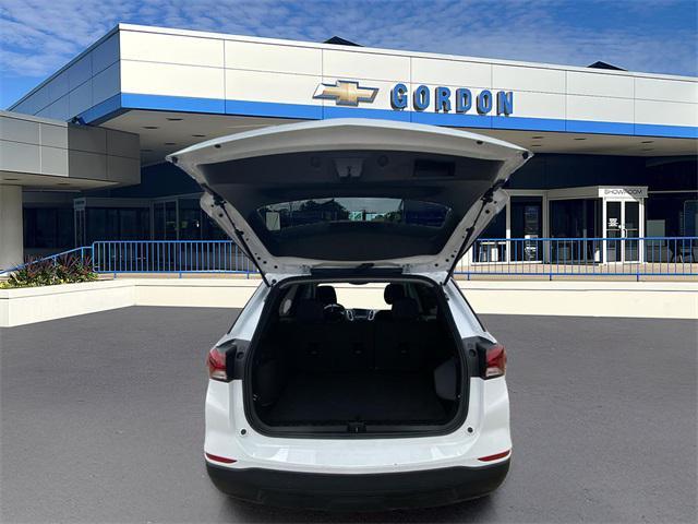 Photo of 2023 White Chevrolet Equinox