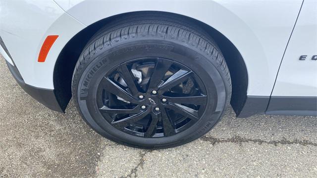 Photo of 2023 White Chevrolet Equinox