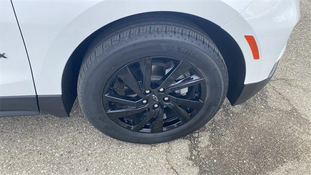 Photo of 2023 White Chevrolet Equinox