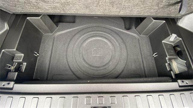 Photo of 2023 White Chevrolet Equinox