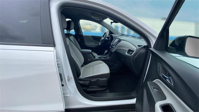 Photo of 2023 White Chevrolet Equinox