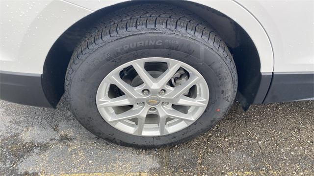 Photo of 2022 White Chevrolet Equinox