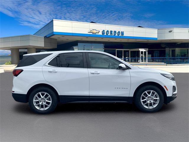 Photo of 2022 White Chevrolet Equinox