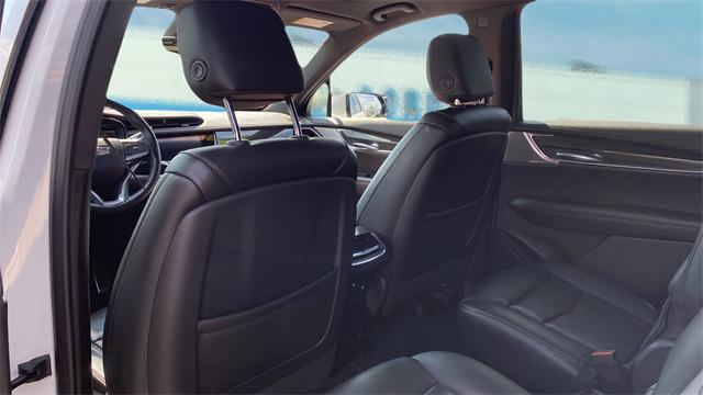Photo of 2022 White Cadillac XT6