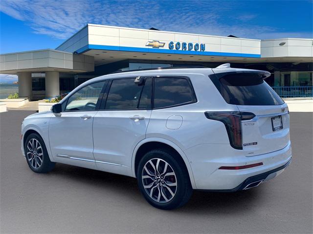 Photo of 2022 White Cadillac XT6