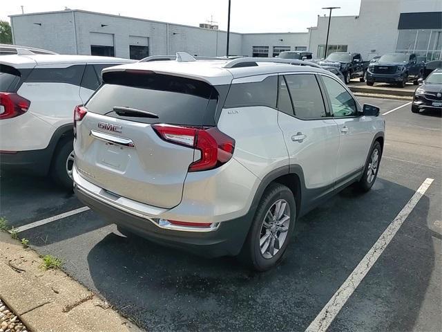 Photo of 2022 Quicksilver Metallic GMC Terrain