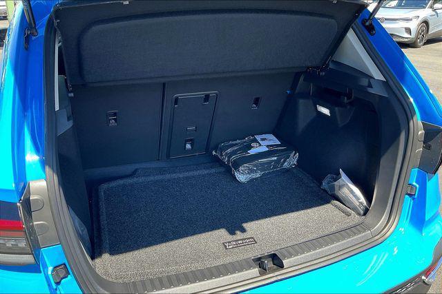 Photo of 2025 Cornflower Blue Volkswagen Taos