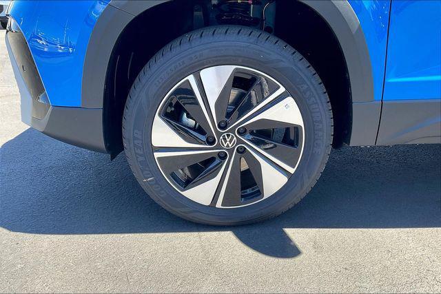 Photo of 2025 Cornflower Blue Volkswagen Taos