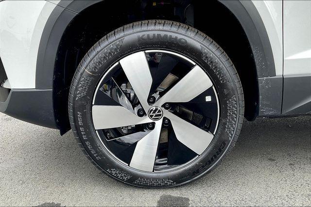 Photo of 2025 Pure White Volkswagen Taos
