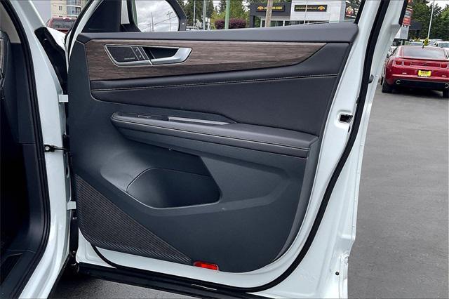Photo of 2025 Opal White Pearl Volkswagen Atlas