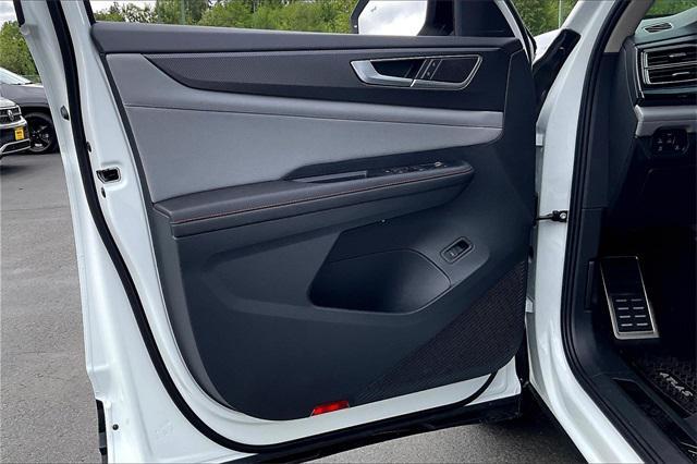 Photo of 2025 Pure White Volkswagen Atlas