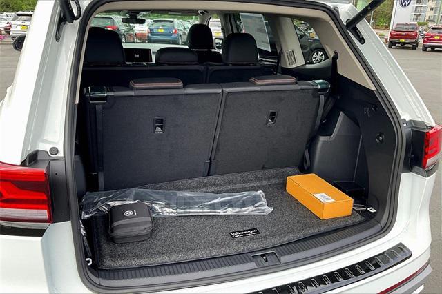 Photo of 2025 Pure White Volkswagen Atlas