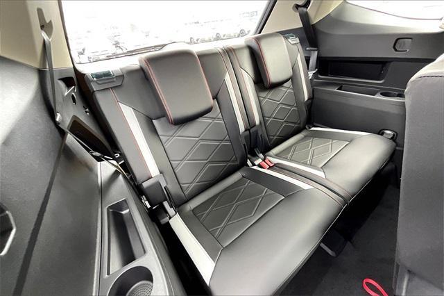Photo of 2025 Pure White Volkswagen Atlas