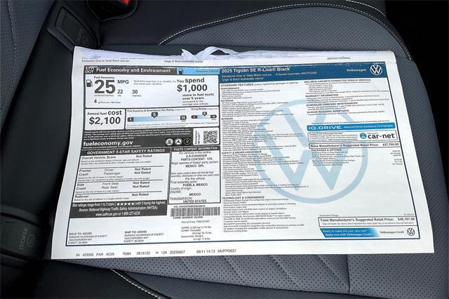 Photo of 2025 Sandstone w/Deep Black Roof Volkswagen Tiguan