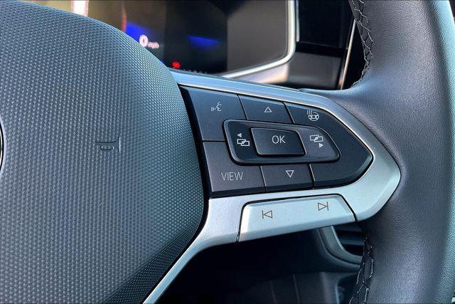 Photo of 2025 Pure White w/Deep Black Roof Volkswagen Taos