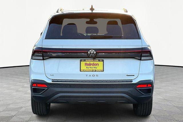 Photo of 2025 Pure White w/Deep Black Roof Volkswagen Taos