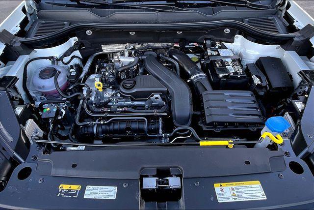 Photo of 2025 Pure White w/Deep Black Roof Volkswagen Taos