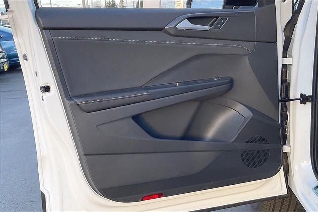 Photo of 2025 Pure White w/Deep Black Roof Volkswagen Taos