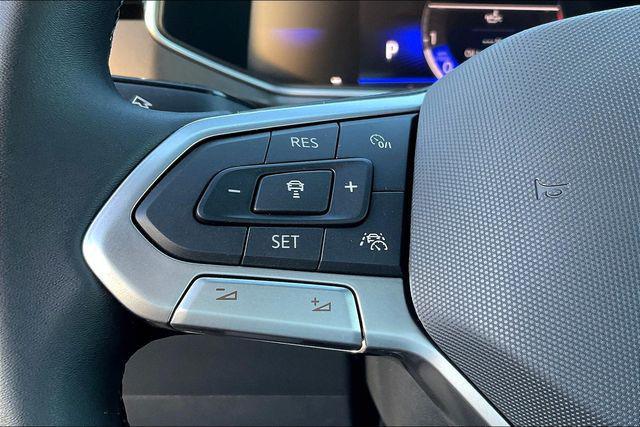 Photo of 2025 Pure White w/Deep Black Roof Volkswagen Taos