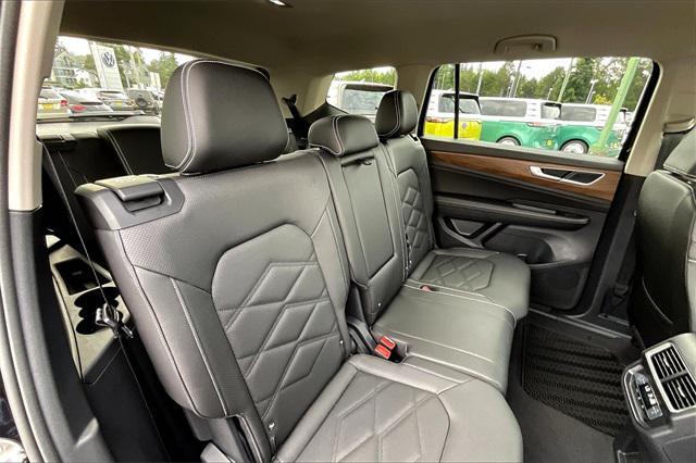 Photo of 2025 Deep Black Pearl Volkswagen Atlas