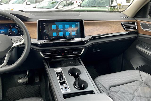 Photo of 2025 Deep Black Pearl Volkswagen Atlas