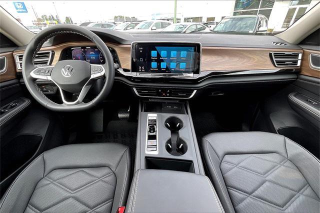Photo of 2025 Deep Black Pearl Volkswagen Atlas