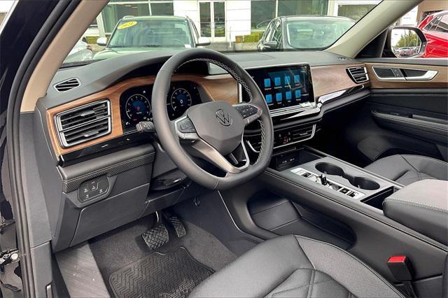 Photo of 2025 Deep Black Pearl Volkswagen Atlas