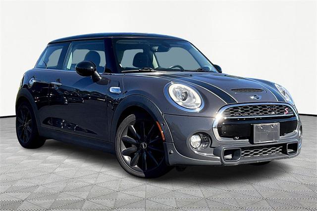 Photo of 2018 Gray Metallic MINI Hardtop