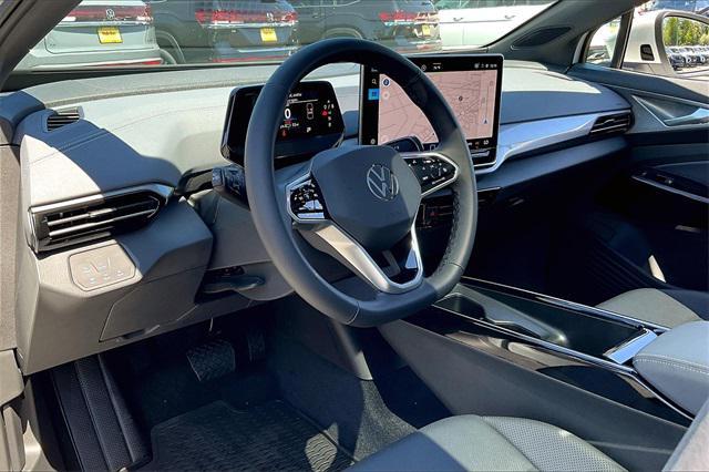 Photo of 2025 opal white pearl Volkswagen ID.4