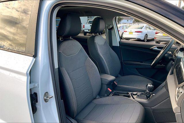 Photo of 2025 Pure White w/Deep Black Roof Volkswagen Taos