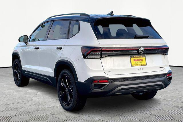 Photo of 2025 Pure White w/Deep Black Roof Volkswagen Taos
