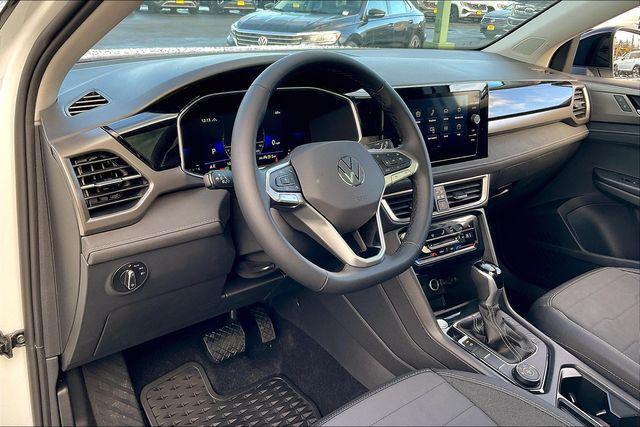 Photo of 2025 Pure White w/Deep Black Roof Volkswagen Taos
