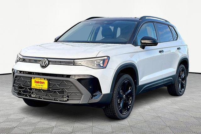 Photo of 2025 Pure White w/Deep Black Roof Volkswagen Taos