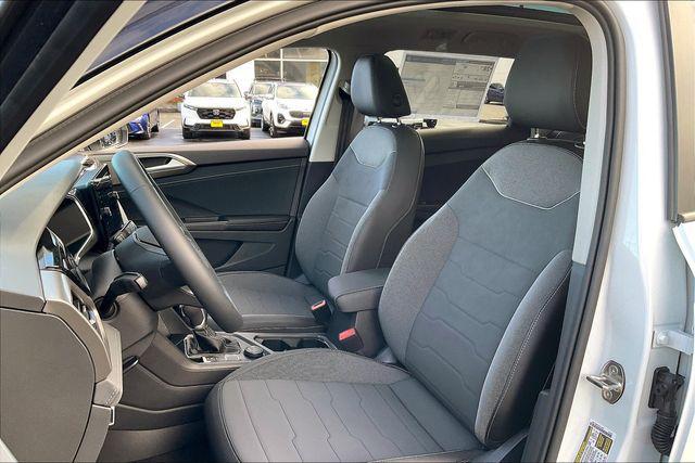 Photo of 2025 Pure White w/Deep Black Roof Volkswagen Taos