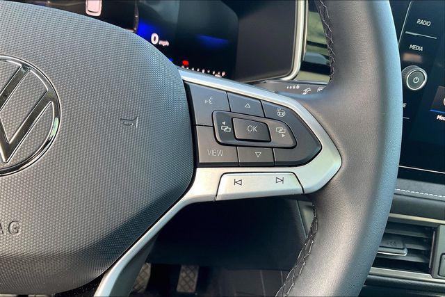 Photo of 2025 Pure White w/Deep Black Roof Volkswagen Taos