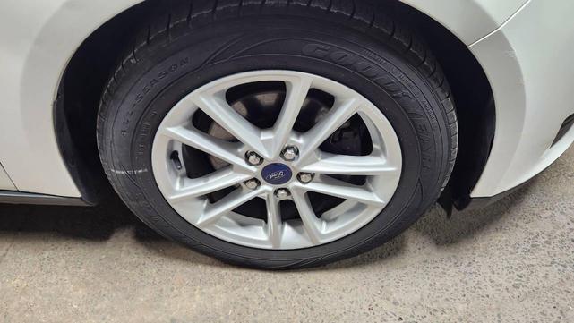 Photo of 2015 White Ford Focus