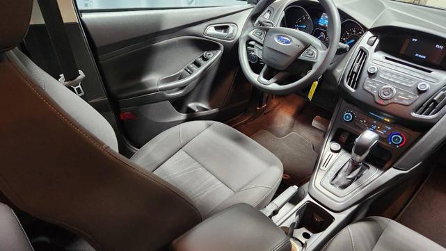 Photo of 2015 White Ford Focus