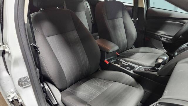 Photo of 2015 White Ford Focus